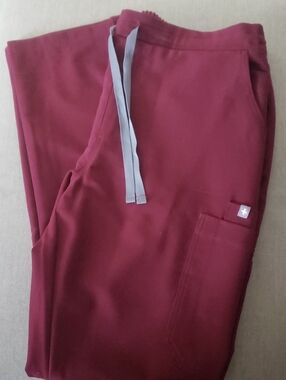 Figs Yola Slim Fit,Medium Women's in burgundy